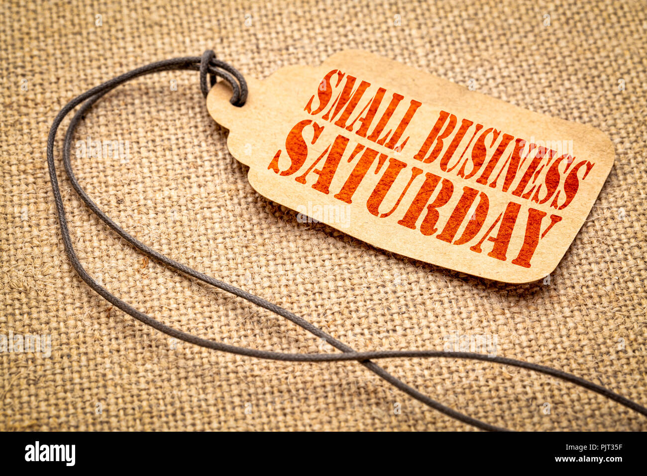 Small Business Samstag unterzeichnen - ein Papier Preis Variable mit einem Garn iagainst Leinwand Leinwand Stockfoto