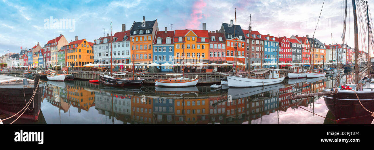Bei Sonnenaufgang Nyhavn in Kopenhagen, Dänemark. Stockfoto