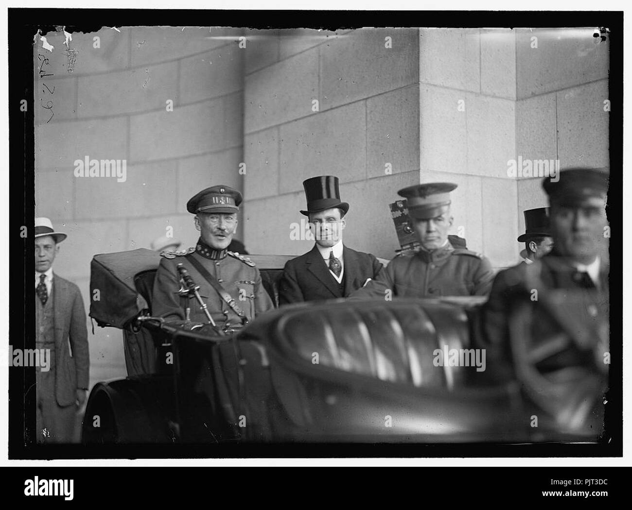 Belgischen MISSION IN DEN USA IM AUTO-MAJ. GEN. MATHIEU LeCLEREQ; WILLIAM PHILLIPS VON STATE DEPARTMENT; CAPT. T.C. Koch, USA Stockfoto