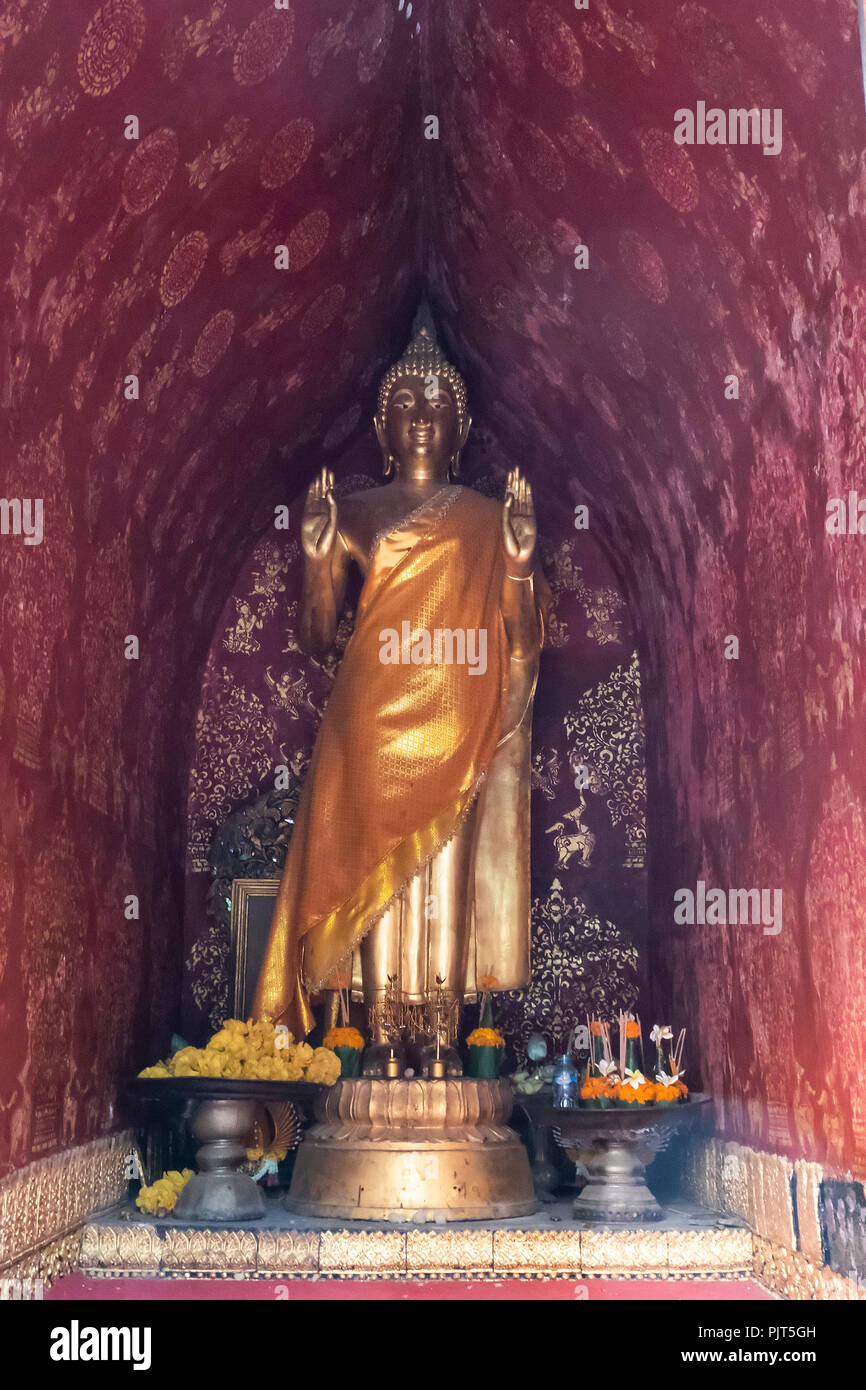 Statue von Budda im Buddhistischen Tempel Wat Xiengthong in Luang Prabang, Laos Stockfoto