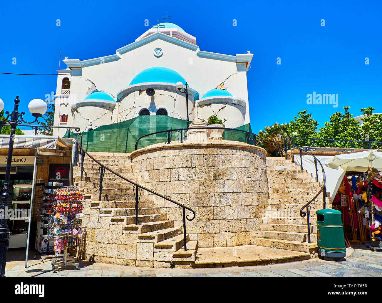 Kos, Griechenland - Juli 3, 2018. Die Kirche von Agia Paraskevi, die durch das Erdbeben, das am 21. Juli 2017 schlug beschädigt. Kos, Region südliche Ägäis, Griechenland. Stockfoto