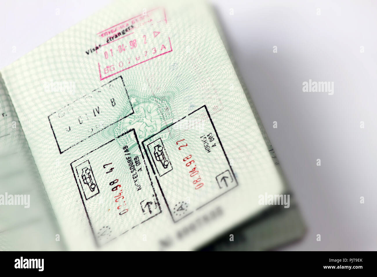 Zollstempel in internationalen Reisepass für Reisen rund um die Welt. Dokument für das Reisen. Stempel und Visum. Stockfoto