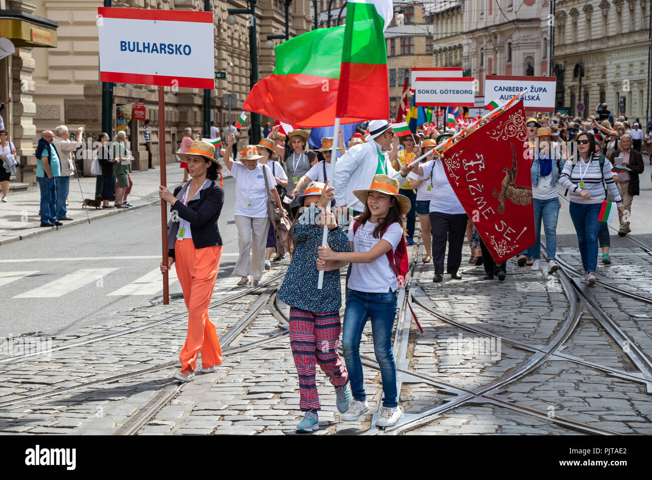 Prag, tschechische Republik - 1. Juli 2018: Die bulgarische Besucher Sokolsky Slet, einmal - alle sechs Jahre Treffen der Sokol Bewegung - eine Tschechische paradieren Stockfoto