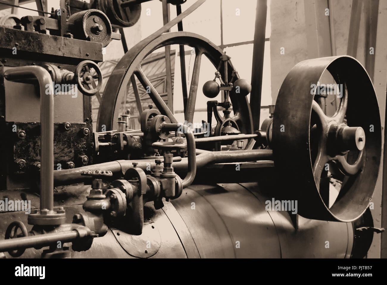 Alte Dampfmaschine im Technischen Museum in Magdeburg. Stockfoto