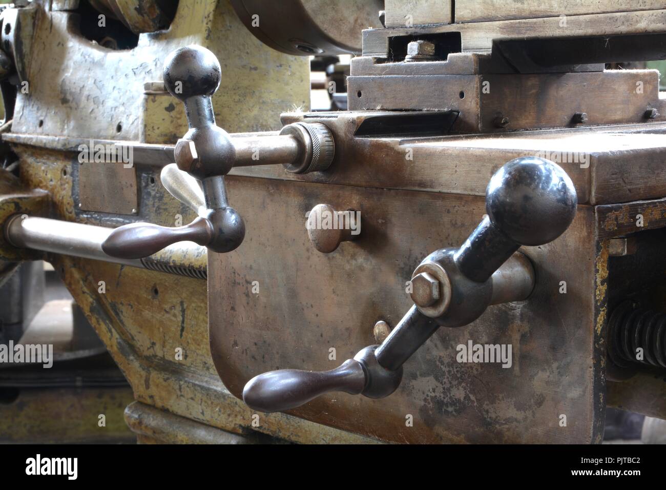 Detail einer alten Drehbank im Technischen Museum in Magdeburg. Stockfoto