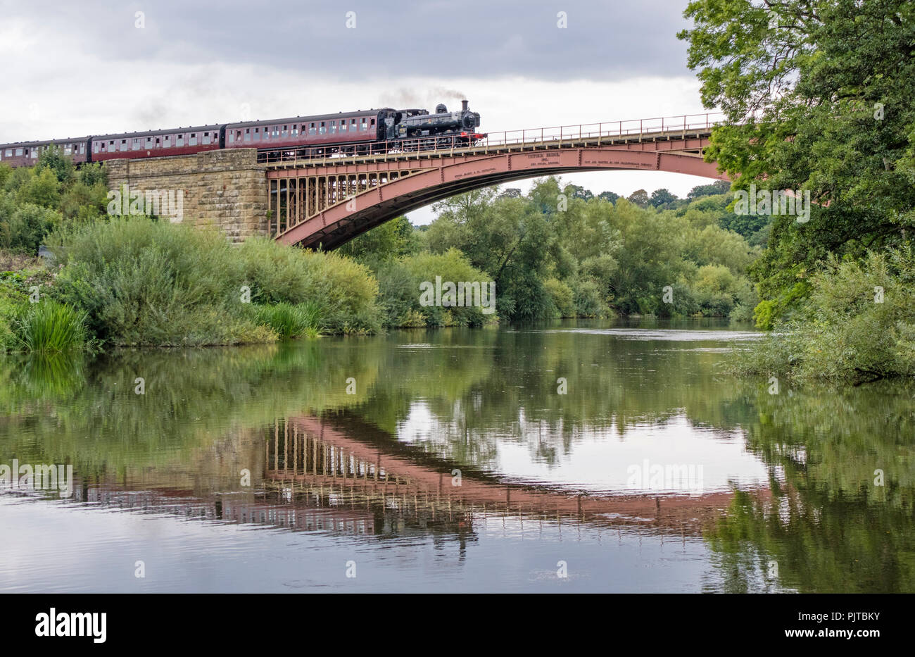 Die Victoria Bridge ein 200 Fuß single Span-Bahn Brücke den Fluss Severn zwischen Arley und Bewdley in Worcestershire, England, UK Kreuzung Stockfoto