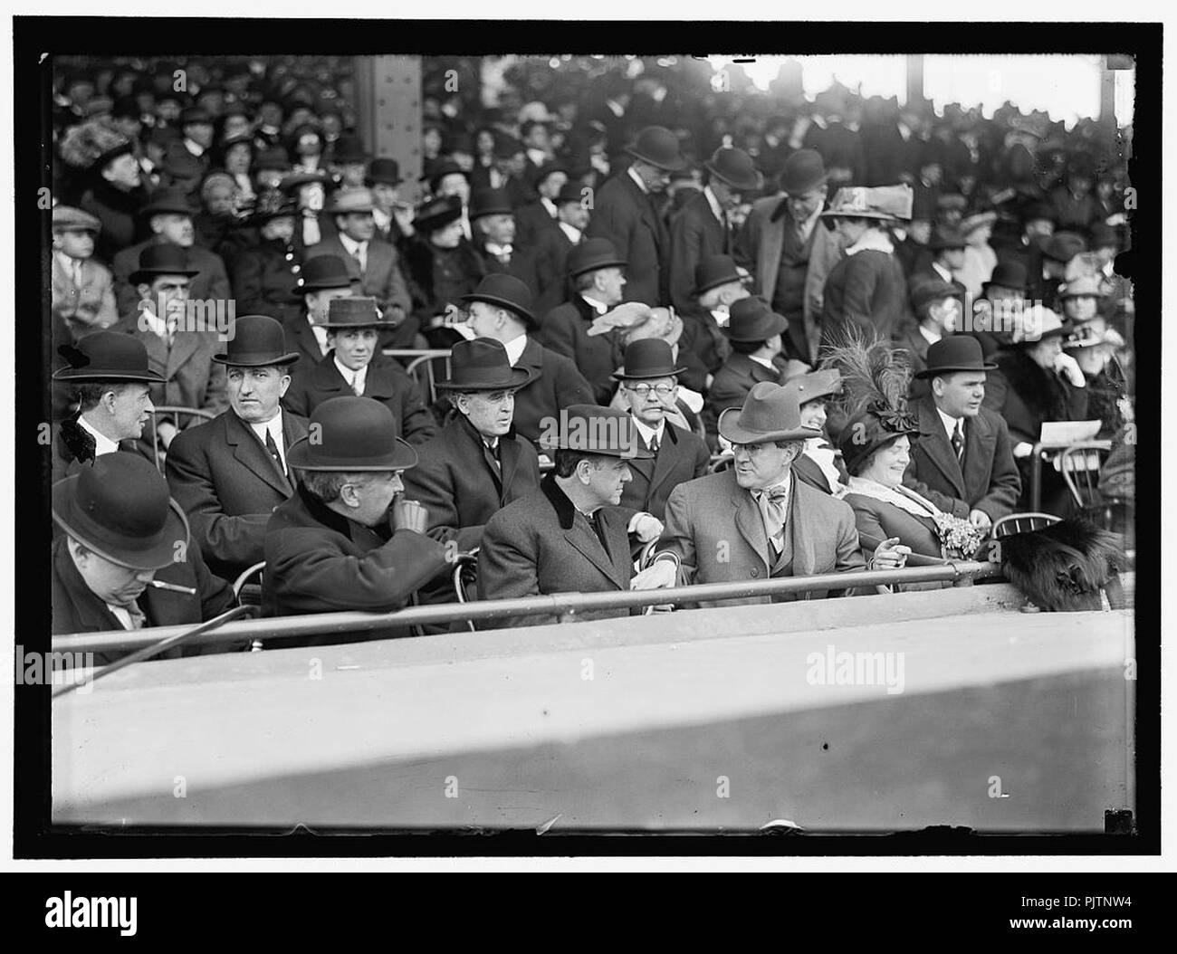 BASEBALL, professionell. Vorn - SEK. GARNISON; DANIELS; C.L. BERRYMAN. Hinten - James M. BAKER, SEKRETÄR DES SENATS; SEN. CULBERSON; VIZEPRÄSIDENT MARSHALL Stockfoto