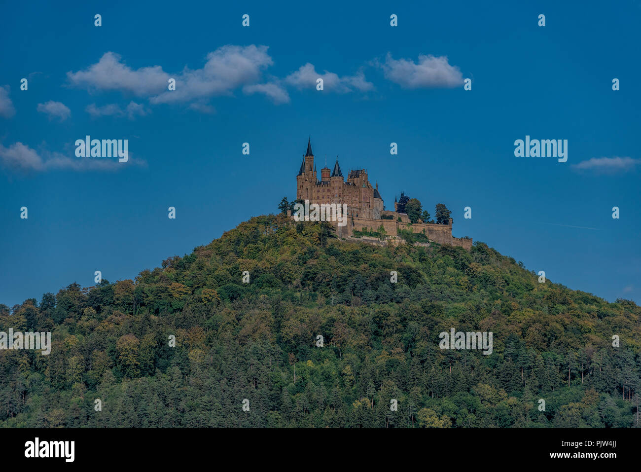 Die Burg Hohenzollern ist der Stammsitz der fürstlichen Familie und der ehemals regierenden Preußischen königlichen und kaiserlichen Haus des Hohenzo Stockfoto