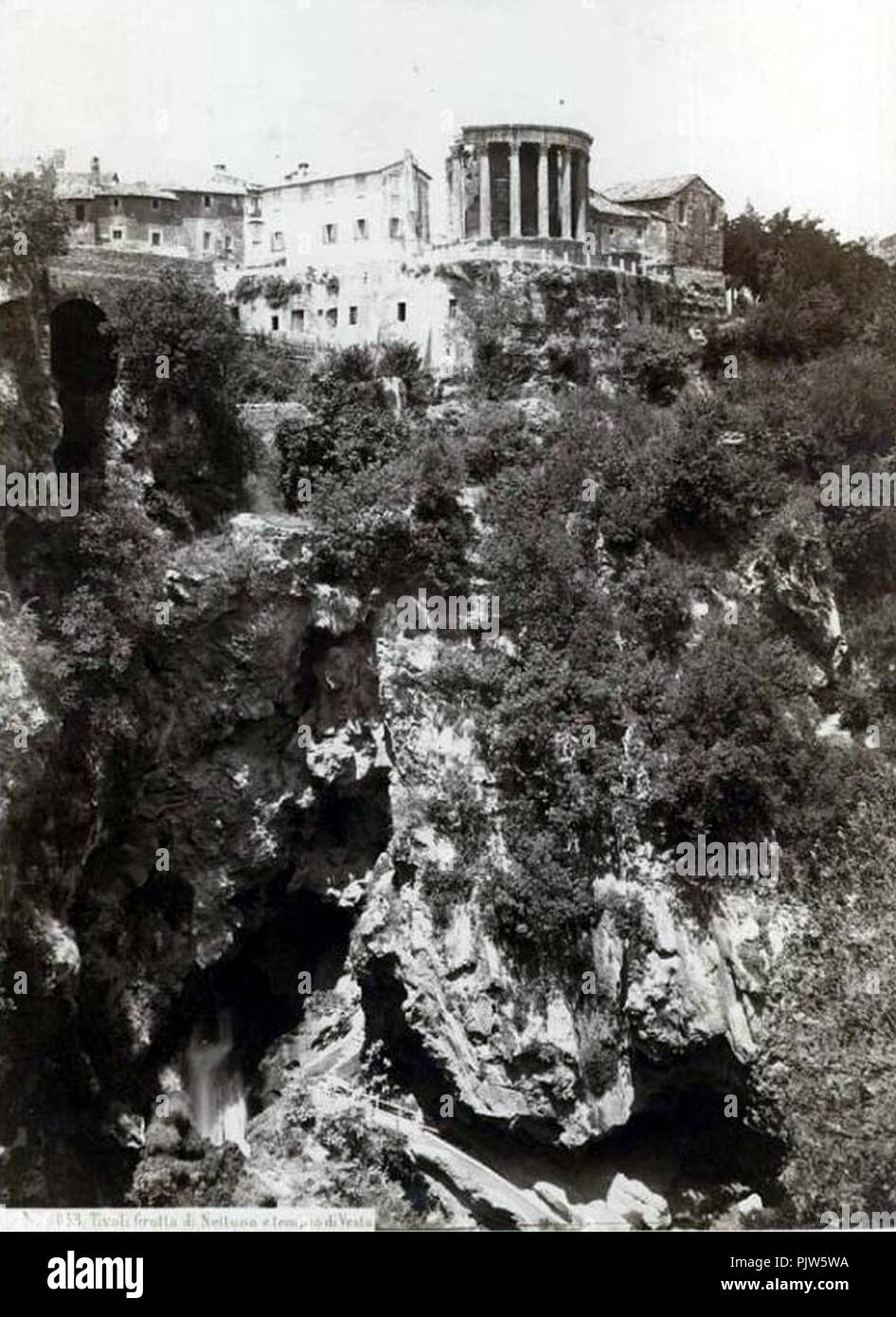 Behles, Edmond (1841-1924) - n. 1053 - Tivoli - Grotta di Nettuno e Tempio di Vesta. Stockfoto