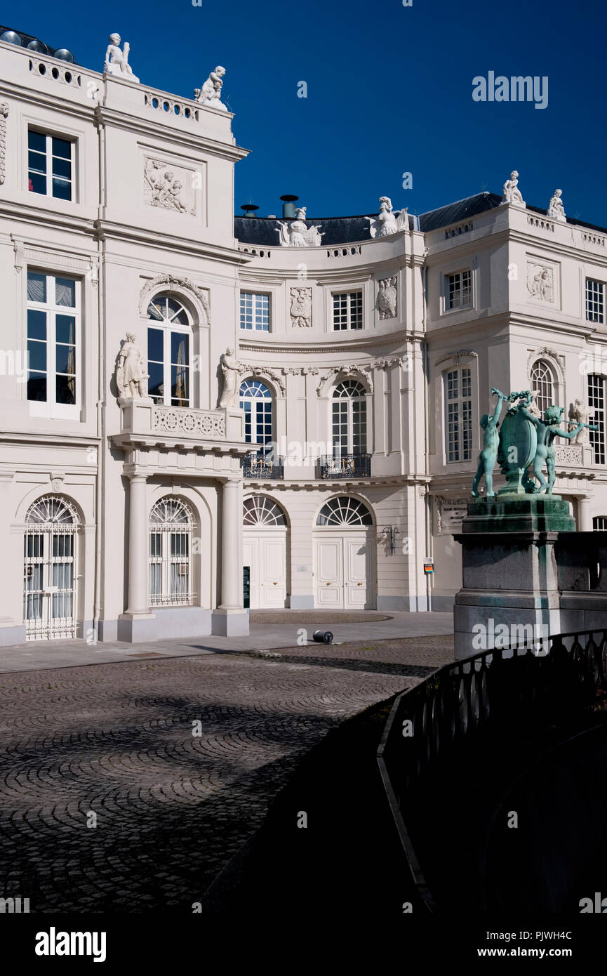 Der neo-klassizistische Palast von Karl von Lothringen auf dem Place de l'Europe in Brüssel, in dem die Königliche Bibliothek von Belgien (Belgien, 22/10/2011) Stockfoto