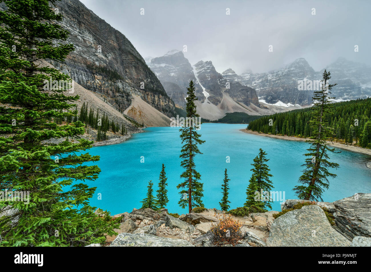 Schönen türkisblauen Moraine Lake im Banff National Park, Alberta, Kanada Stockfoto