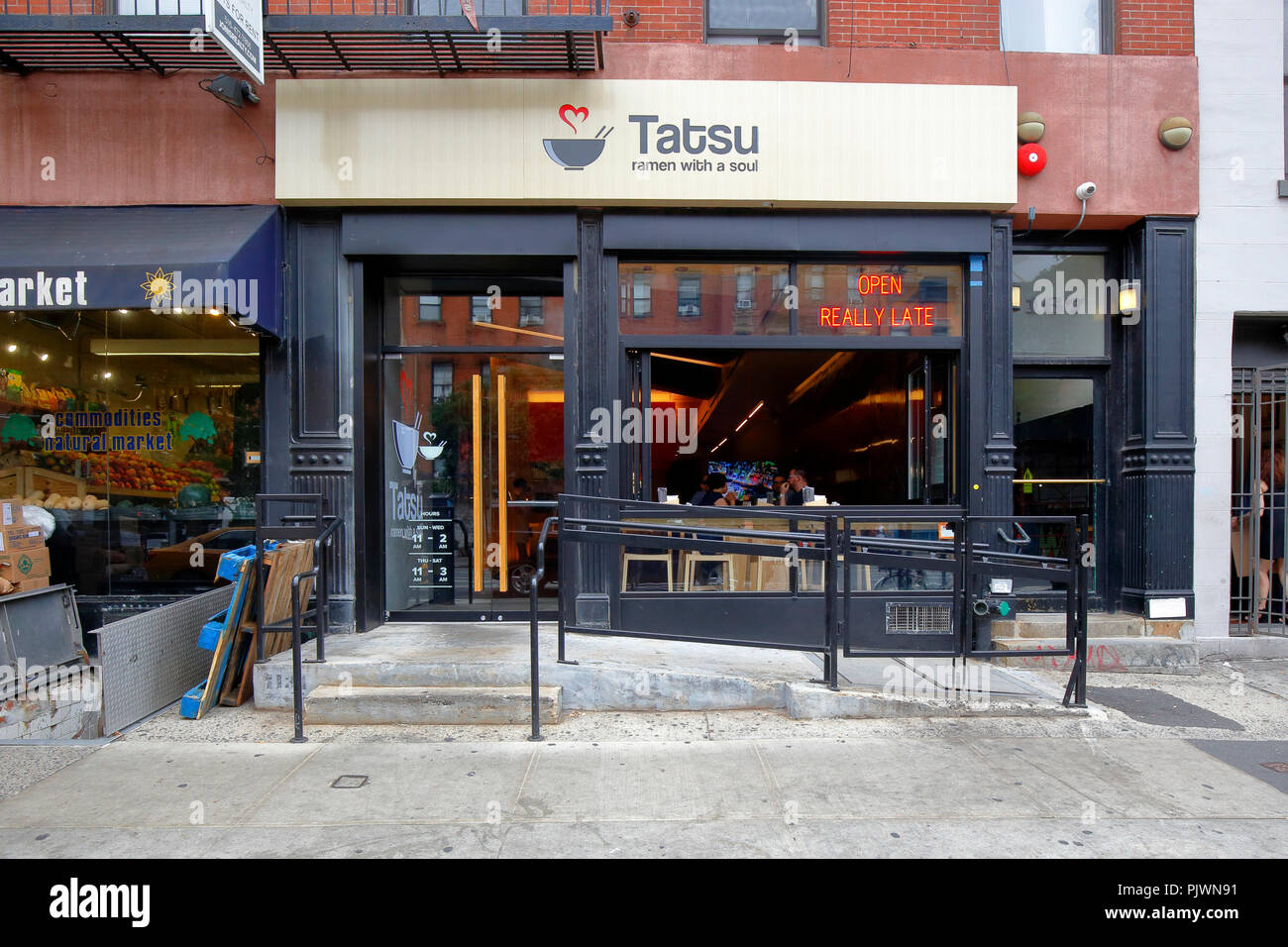 Tatsu Ramen 167 First Avenue New York Ny Aussen Storefront Eines Japanischen Esslokal Im East Village Viertel Von Manhattan Stockfotografie Alamy