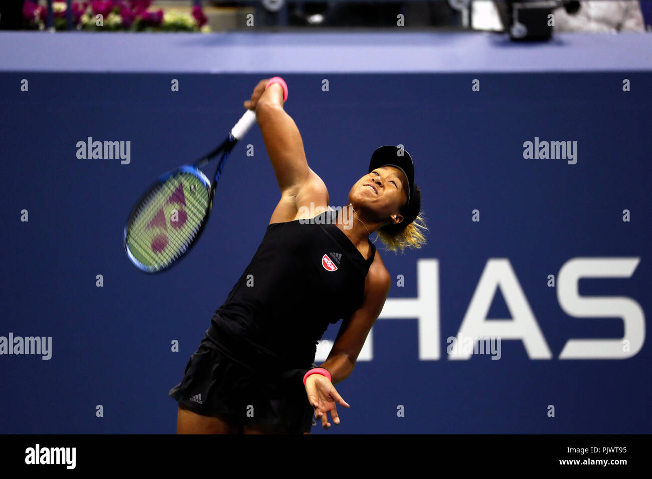 New York, USA. 8. September 2018. US Open Tennis: Naomi Osaka in Japan, die auf ihrem Weg zum Besiegen von Serena Williams bei den US-Open für Frauen endgültig. Williams war ein Spiel bei 4-3 im abschließenden Satz, die Kontroverse, die für die match hinzugefügt bestraft. Quelle: Adam Stoltman/Alamy leben Nachrichten Stockfoto