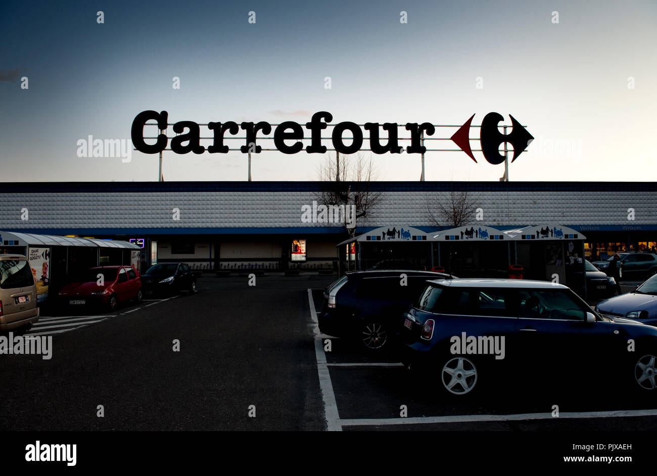 Die Carrefour in Korbeek-Lo (Belgien, 04/03/2010) Stockfoto