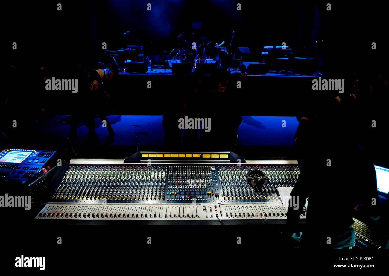 Das Mischpult in Het Depot Konzert Location in Leuven (Belgien, 29/09/2009) Stockfoto