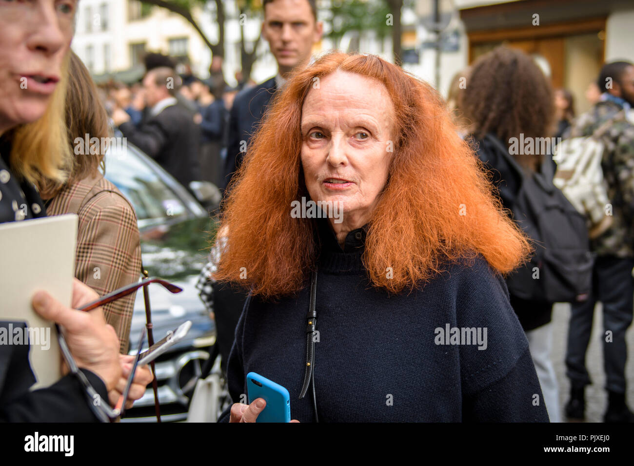 Ehemaliges Model und der Creative Director bei großen der amerikanischen Zeitschrift Vogue Grace Coddington depasrts am Tag Sechs für Paris Fashion Week Frühjahr/Sommer 2017 Kollektion zeigt am 02 Oktober, 2016 in Paris, Frankreich. Stockfoto