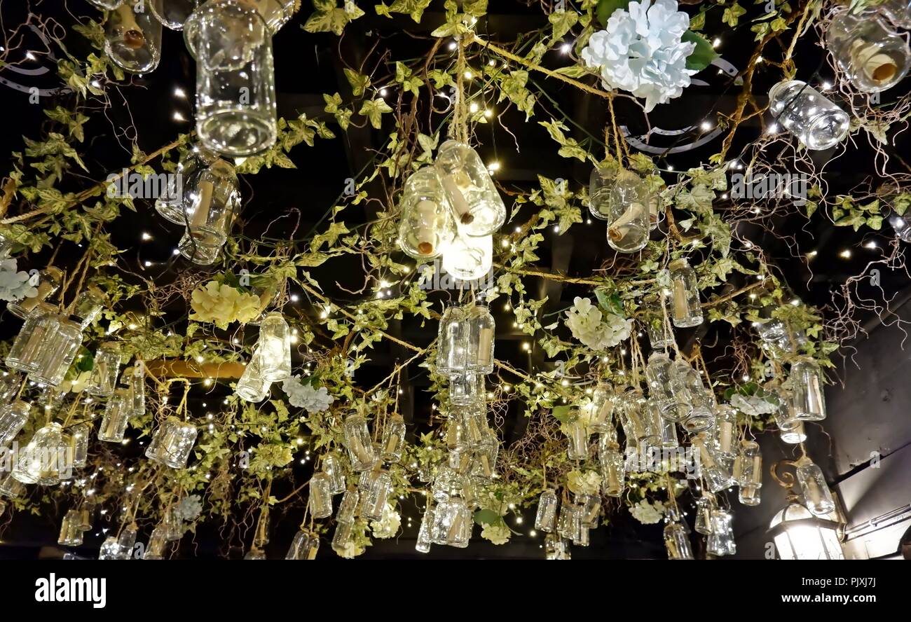 Flasche Licht an der Decke Stockfoto