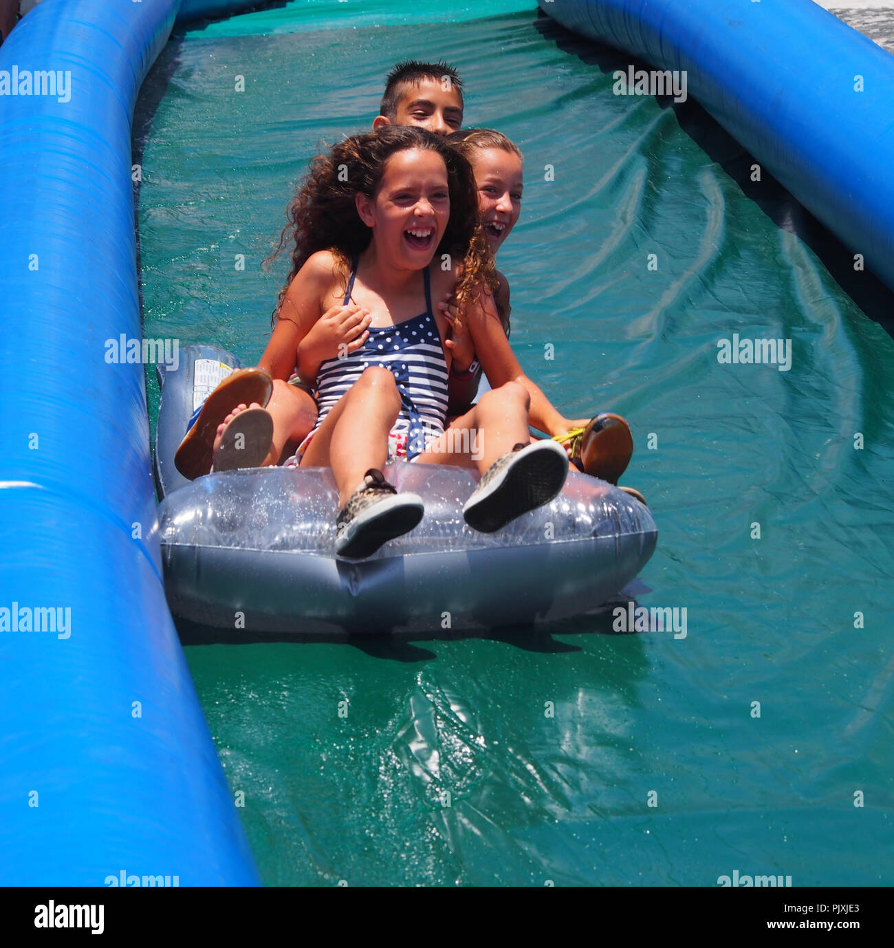 Frigiliana wasser Fiesta Stockfoto