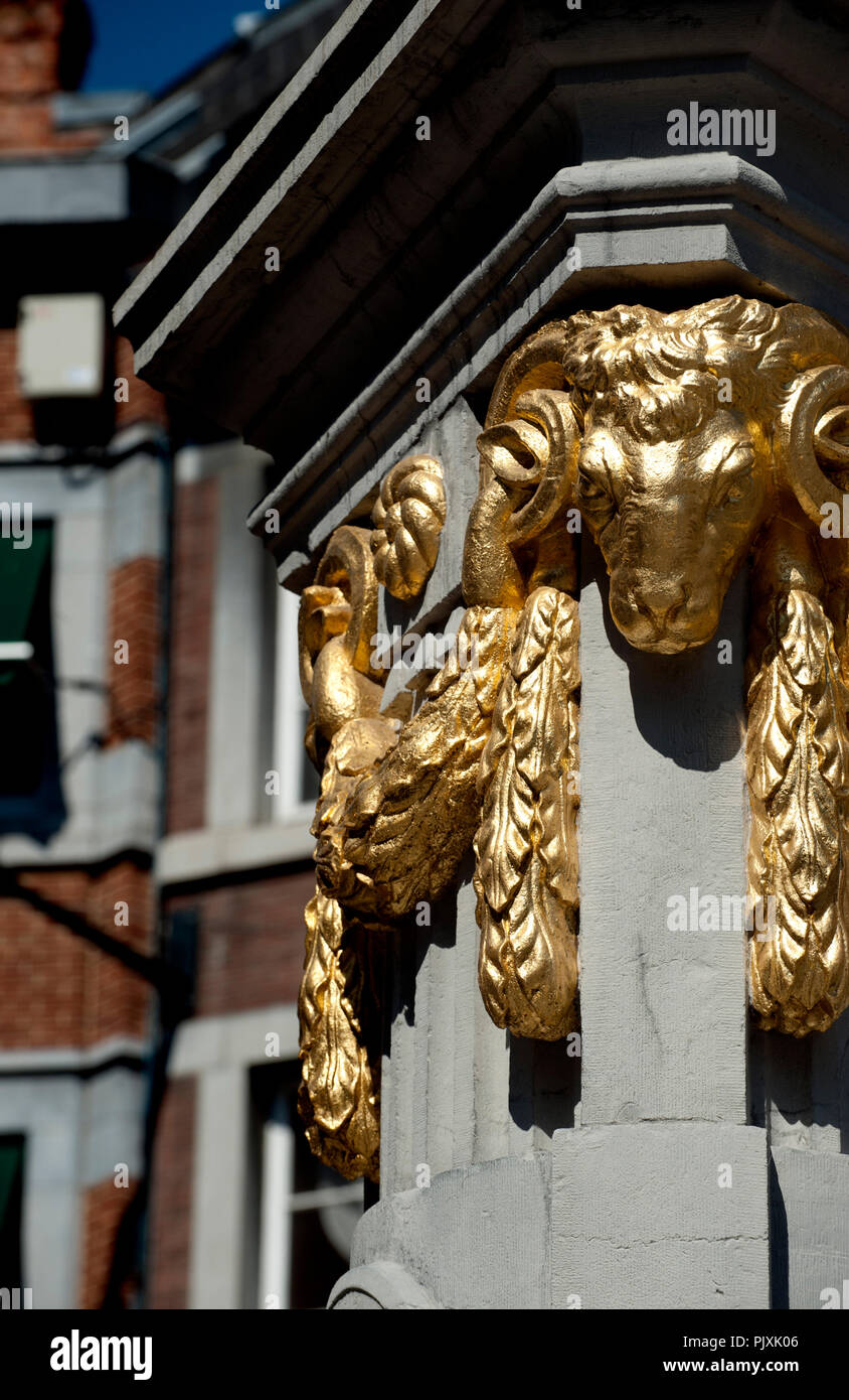 Das 18. Jahrhundert tatue de l'Ange" Statue in Namur, erstellt von: Francois-Joseph Denis (Belgien, 09/09/2013) Stockfoto