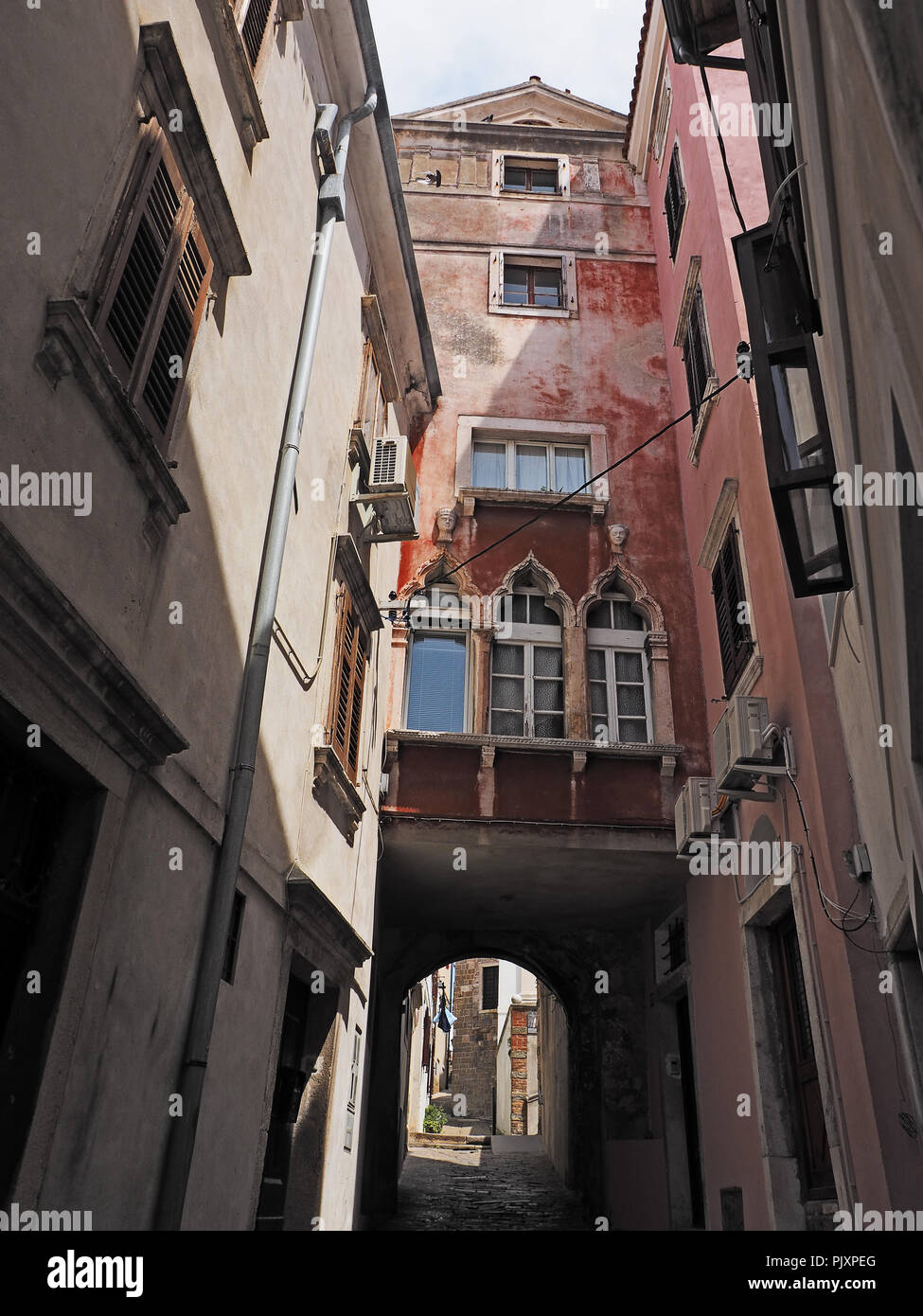 Schmale Straßen im historischen Zentrum der Stadt Piran in Slowenisch Istrien an der Adria Küste Stockfoto