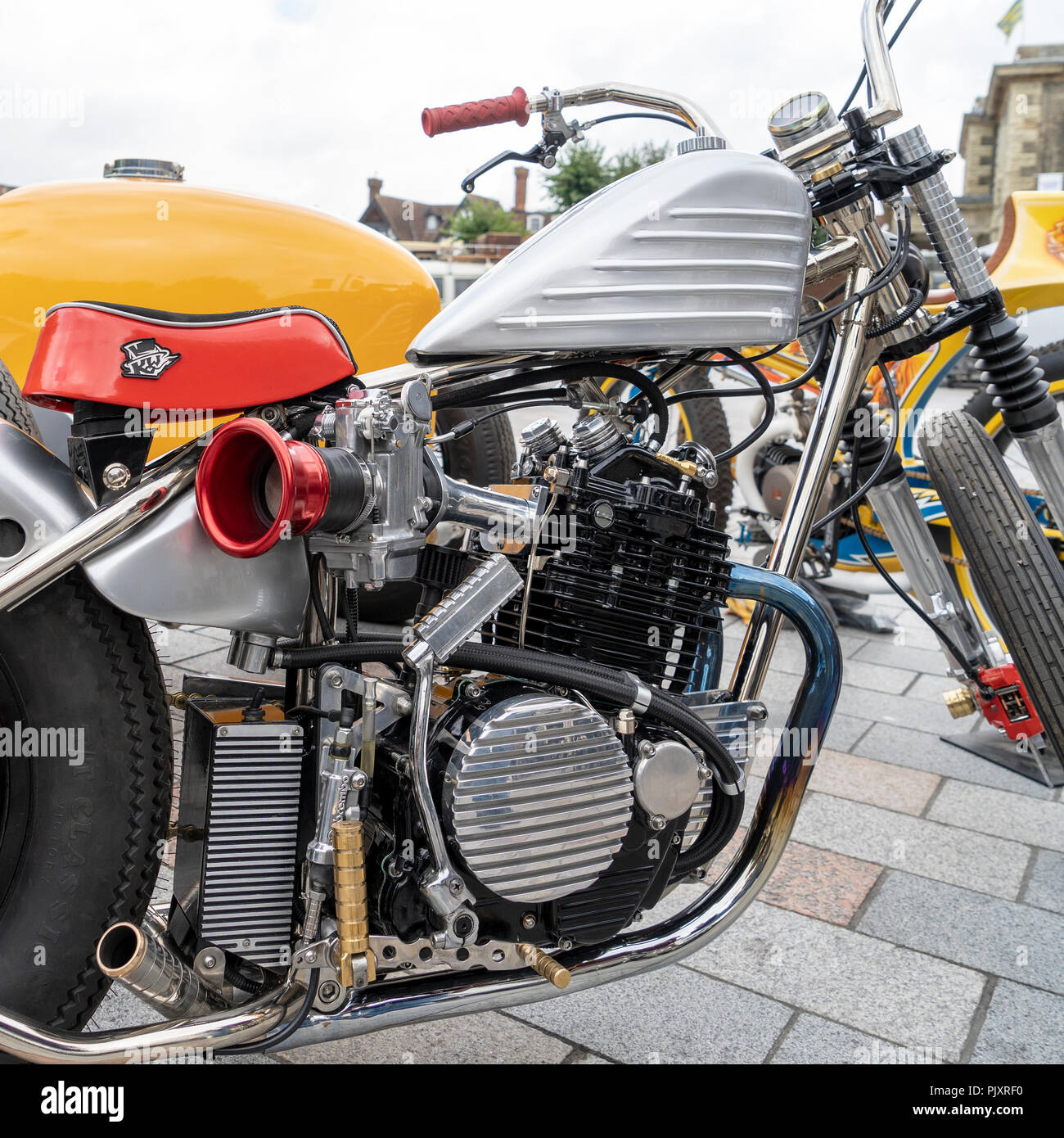 Einzelsitz motorrad -Fotos und -Bildmaterial in hoher Auflösung – Alamy