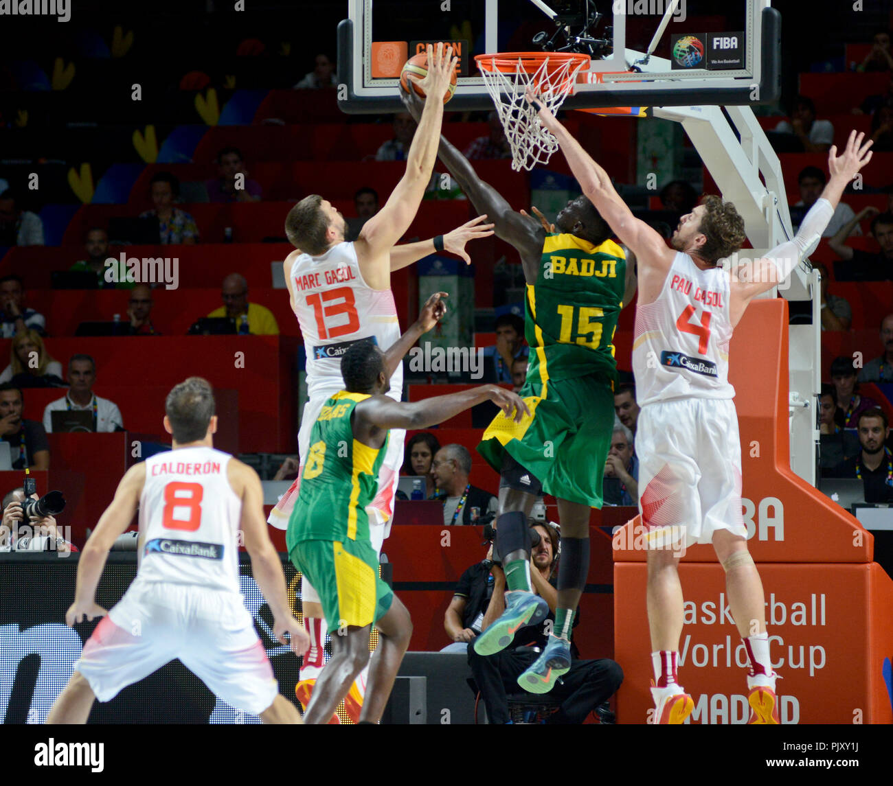 Pau und Marc Gasol (Spanien) Verteidigung der Felge gegen Senegal. Basketball Wm Spanien 2014 Stockfoto