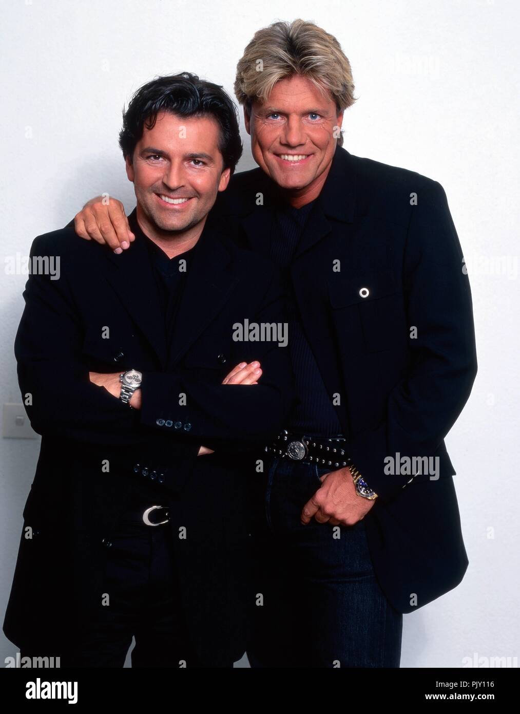 'Modern Talking', deutsches Popmusik Duo mit Thomas Anders (links) und Dieter Bohlen, Deutschland 1998. Odernen deutschen Pop Duo Spreche': Thomas Anders (links) und Dieter Bohlen, Deutschland 1998. | Verwendung weltweit Stockfoto