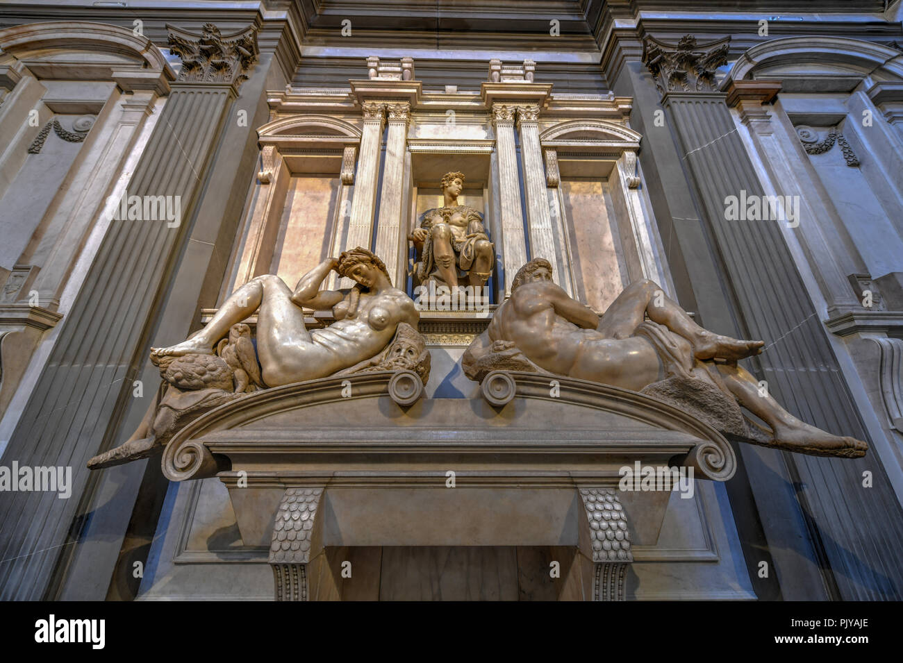 Medici florence tomb Fotos und Bildmaterial in hoher Auflösung Alamy