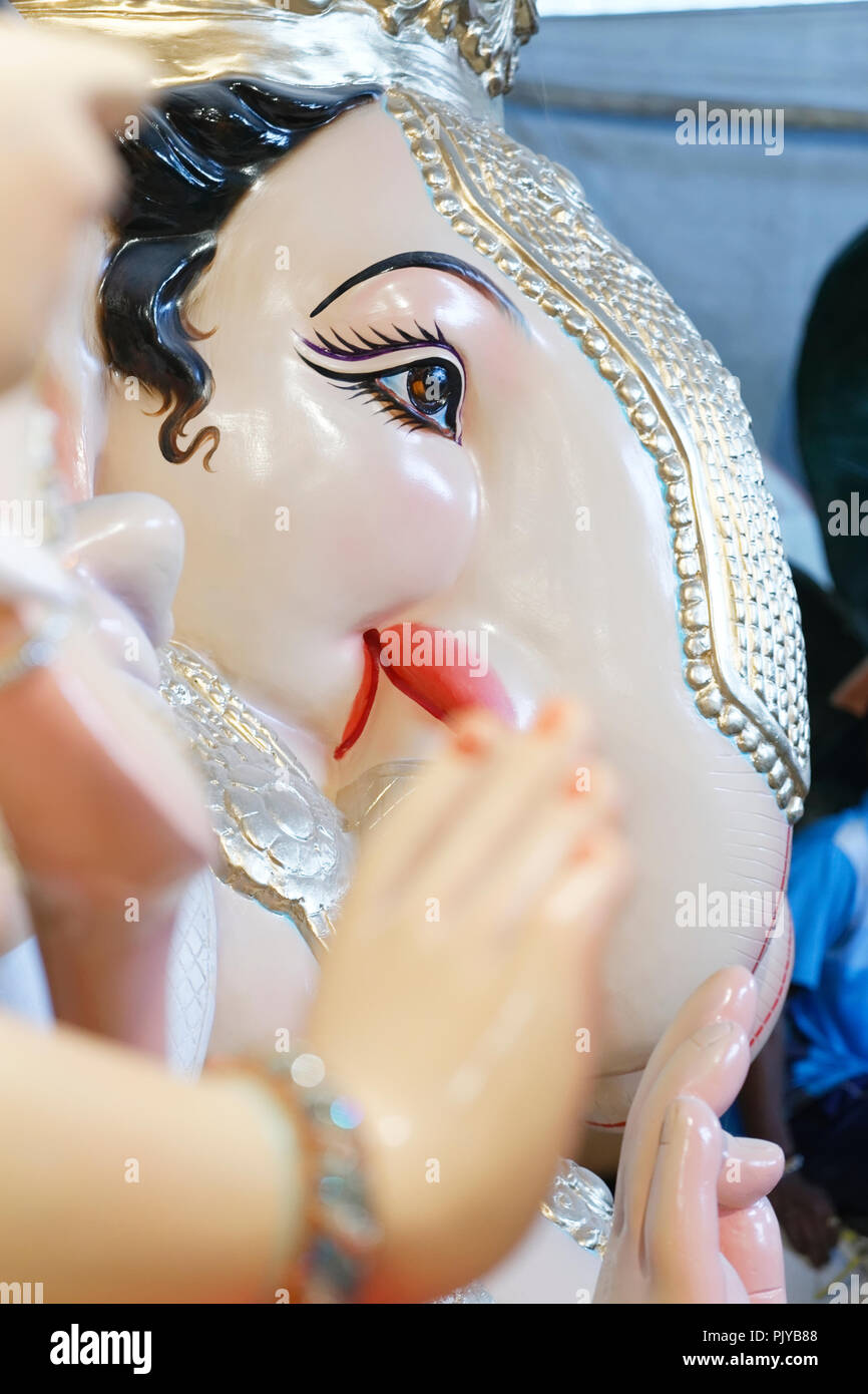 Ganesh Idol unter für die Ganesh Fest Feier Mumbai, Indien. Stockfoto