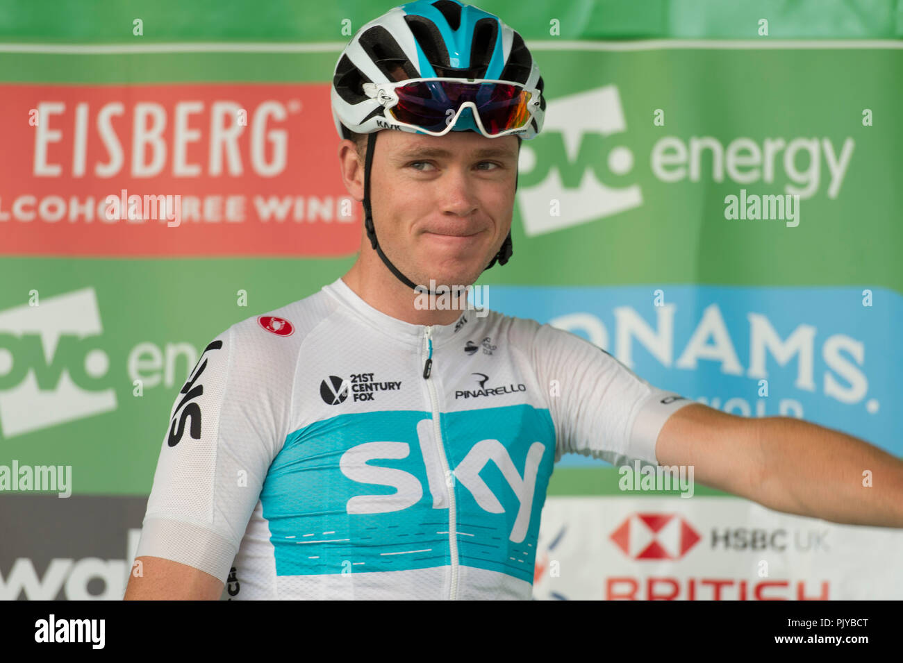 Chris Froome von Team Sky eingeführt vor Beginn der OVO Energy Tour von Großbritannien 2018 Etappe 8 in London. Credit: Malcolm Park/Alamy. Stockfoto