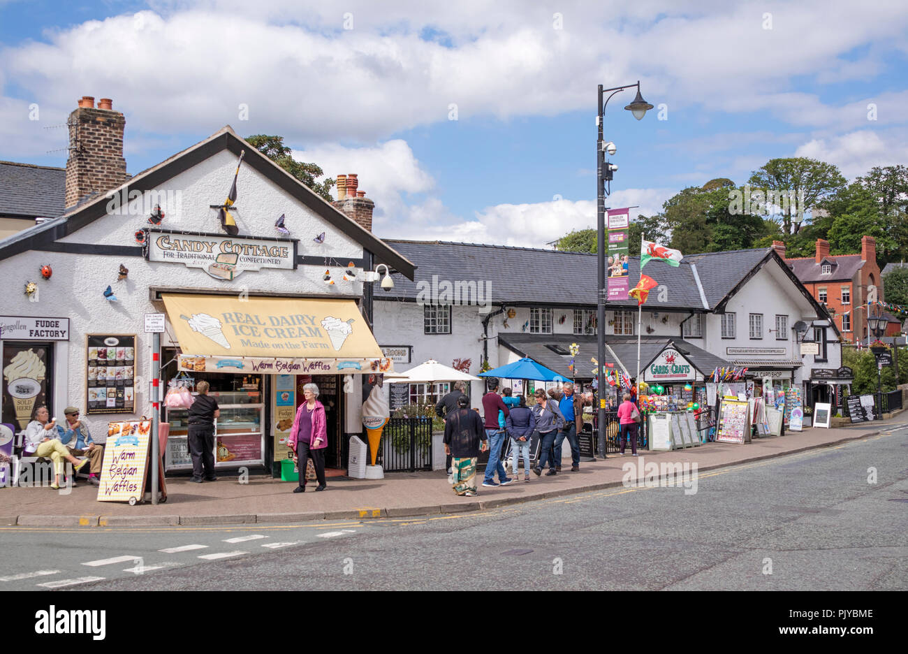 Die populäre walisische Stadt Llangollen, Denbighshire, Wales, Großbritannien Stockfoto