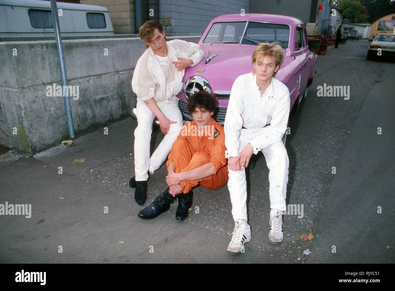 "Alphaville", deutsche Synthie Pop Band, vor einem Auftritt in der TV-Chartshow "Formel Eins" in München, Deutschland 1984. Deutsche synth pop band "Alphaville", bevor Sie im deutschen TV-Chart Show 'Formel Eins' an München, Deutschland 1984. | Verwendung weltweit Stockfoto