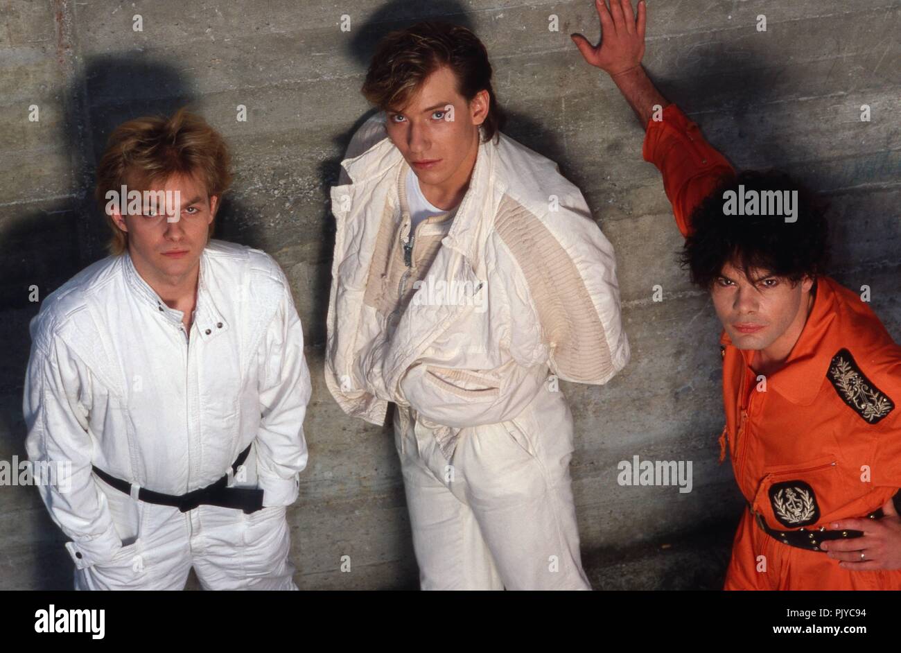 "Alphaville", deutsche Synthie Pop Band, vor einem Auftritt in der TV-Chartshow "Formel Eins" in München, Deutschland 1984. Deutsche synth pop band "Alphaville", bevor Sie im deutschen TV-Chart Show 'Formel Eins' an München, Deutschland 1984. | Verwendung weltweit Stockfoto