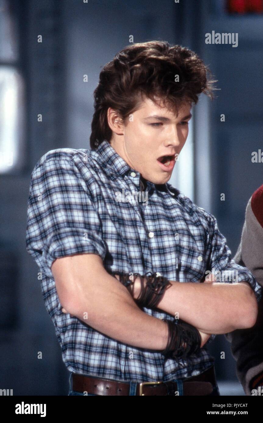 Morten Harket' von 'a-ha', norwegische Popgruppe, beim Auftritt in "Formel Eins" in München, Deutschland 1985. Morten Harket der norwegischen Popband A-ha'live an Deutschen chart TV-Show 'Formel Eins' in München, Deutschland, 1985. | Verwendung weltweit Stockfoto