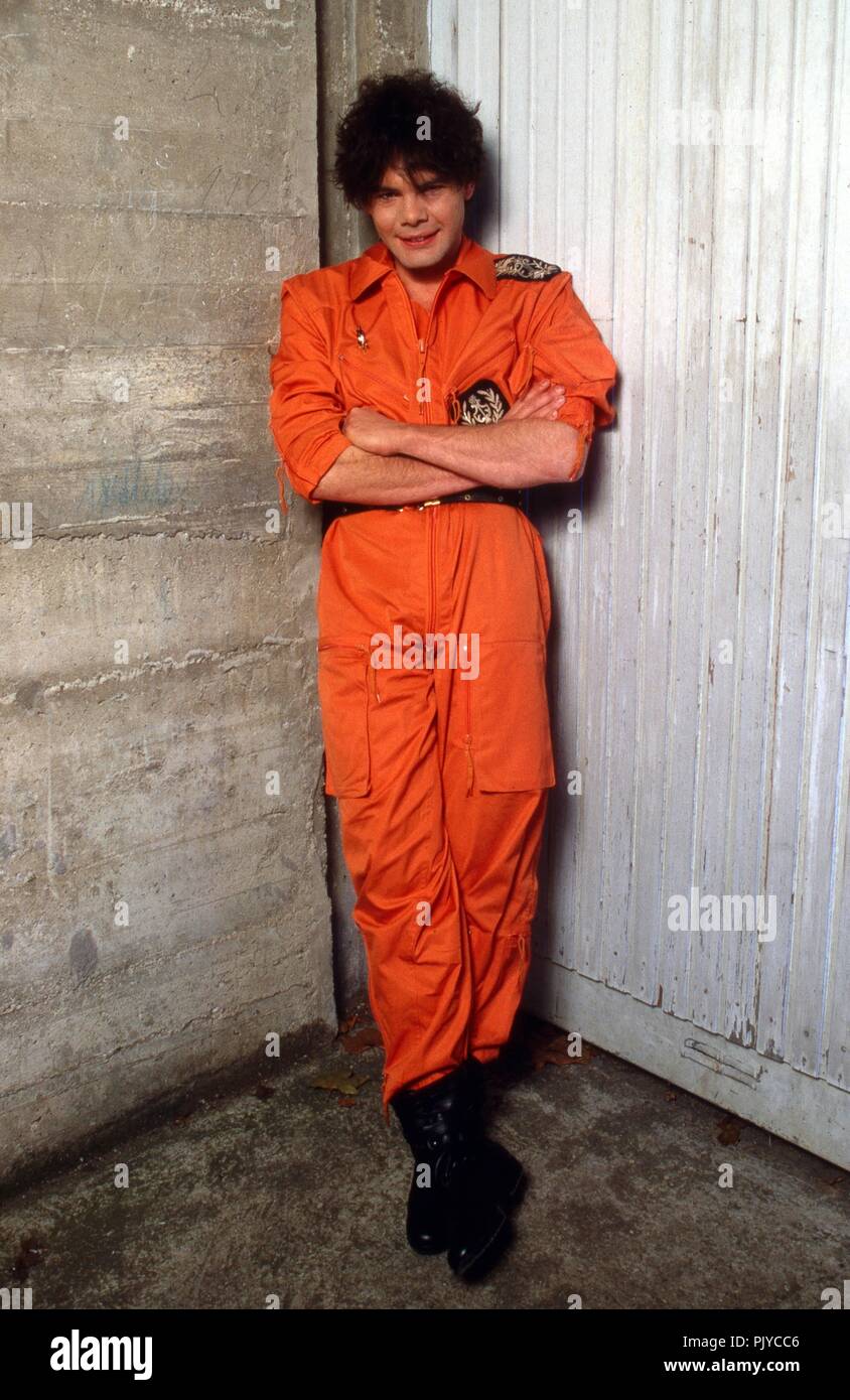 Marian Gold von Alphaville', deutsche Synthie Pop Band, vor einem Auftritt in der TV-Chartshow "Formel Eins" in München, Deutschland 1984. Marian Gold der Deutschen synth pop band "Alphaville", bevor Sie im deutschen TV-Chart Show 'Formel Eins' an München, Deutschland 1984. | Verwendung weltweit Stockfoto