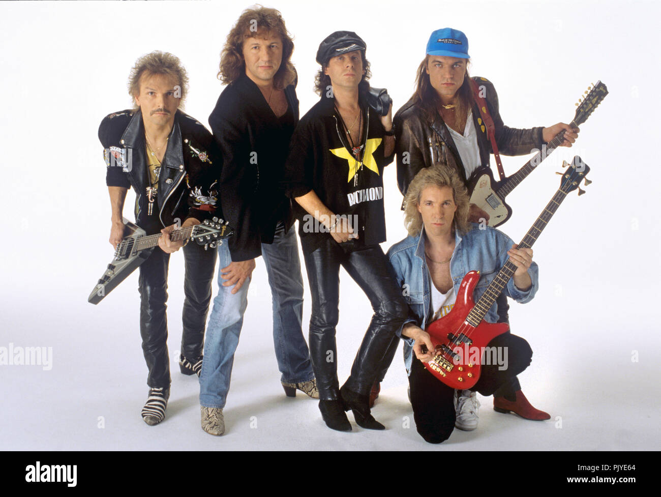 Scorpions (V.l. Rudolf Schenker, Herman Rarebell, Klaus Meine, Francis Buchholz, Matthias Jabs) am 17.10.1990 in München. | Verwendung weltweit Stockfoto