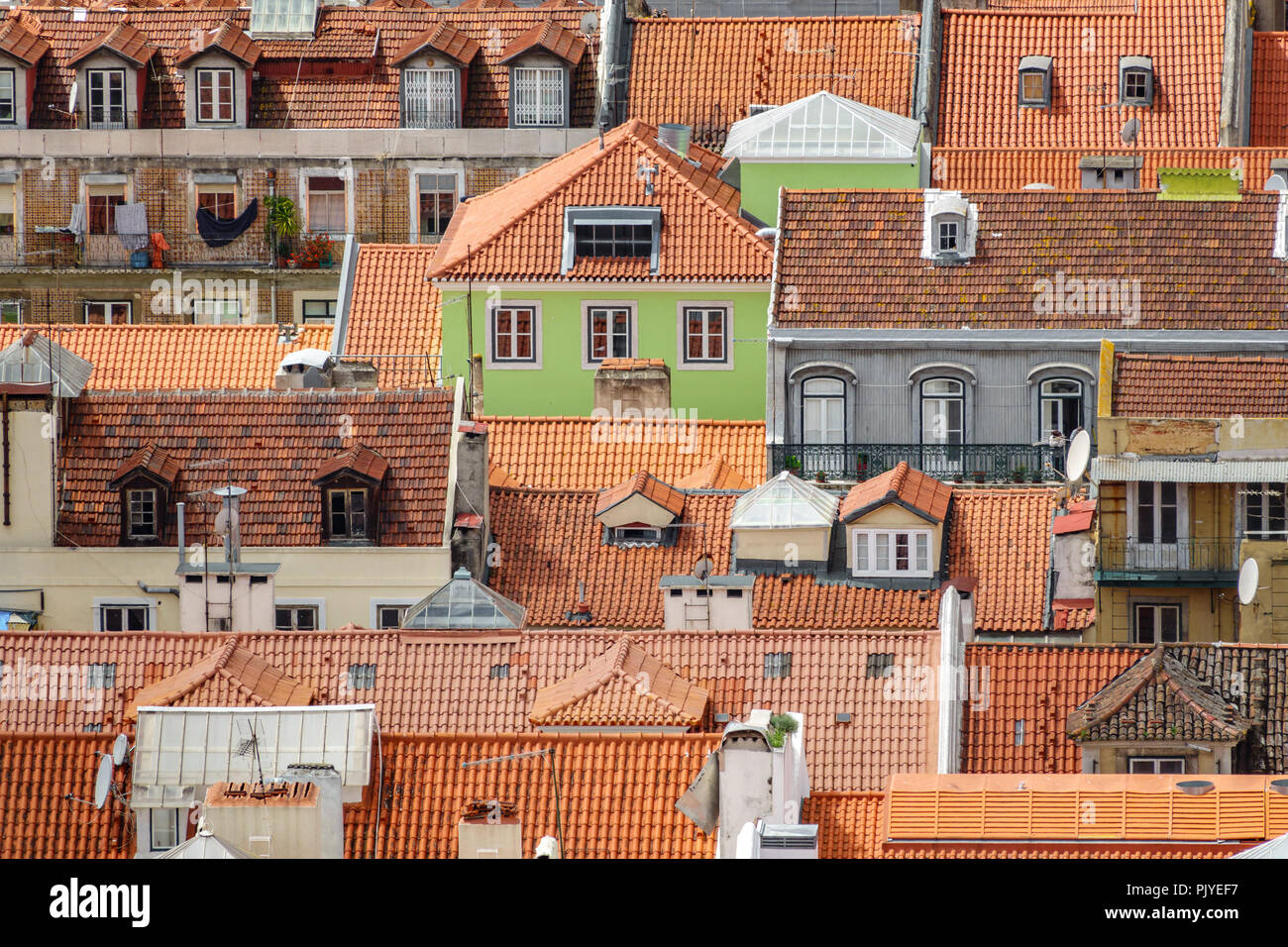 Lissabon Dächer Long Shot view mit verschiedenen Farben Stockfoto