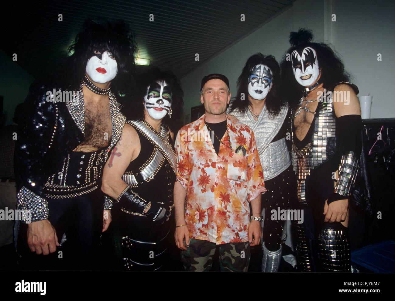 Kiss (V.l. Paul Stanley, Peter Criss, Unbekannt, Ace Frehley, Gene Simmons)  Auf im Mai 1997 in Nürnberg/Nürnberg. | Verwendung weltweit Stockfotografie  - Alamy