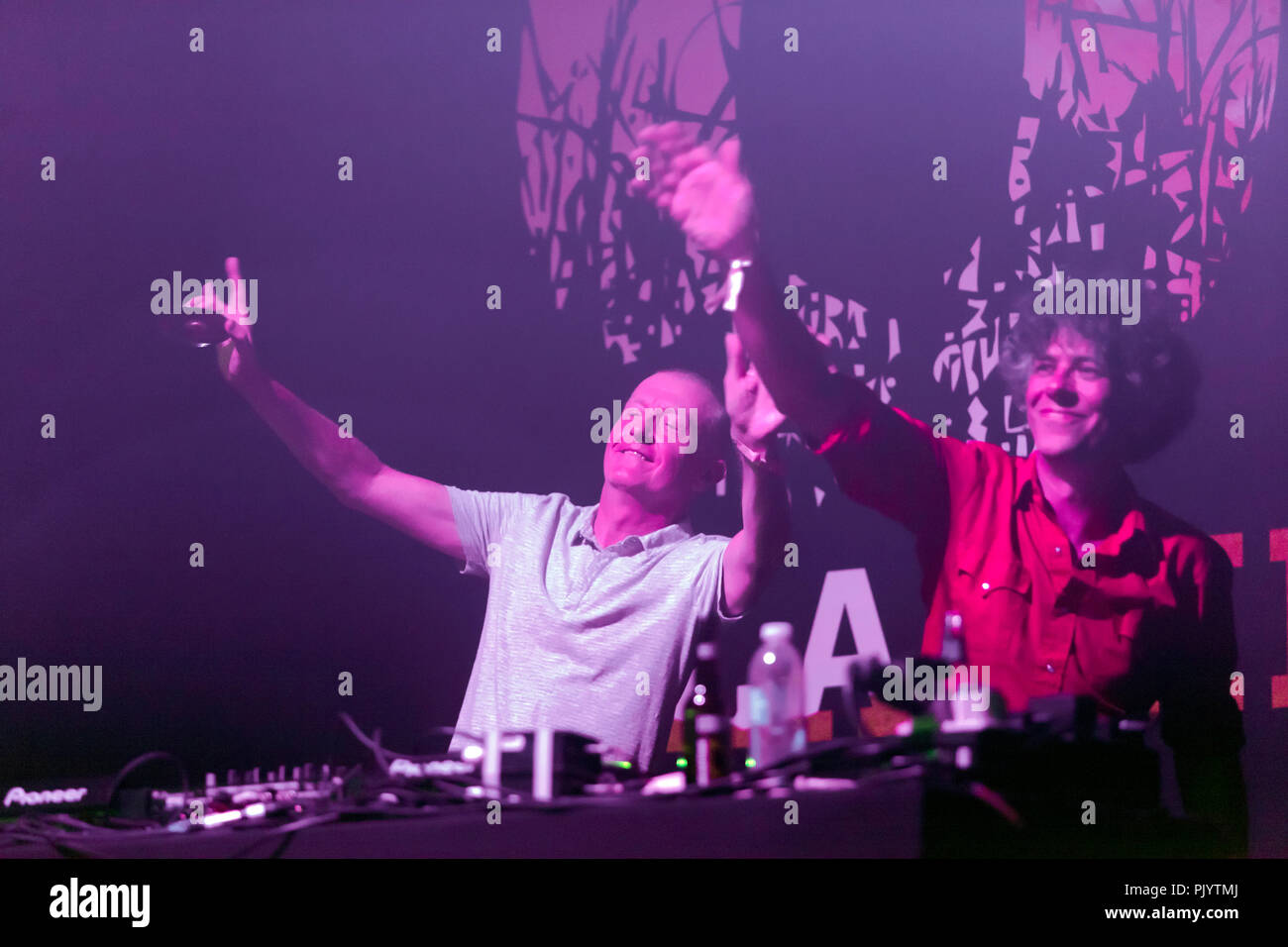 Steve Davis und Kavus Torabi Durchführen einer DJ-Set auf der Bühne 2, der sich am OnBlackheath Music Festival, Lewisham, London Stockfoto