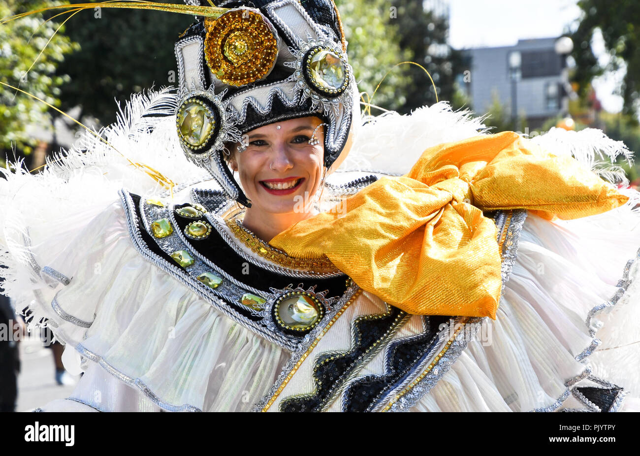 London, Großbritannien. 9. September 2018. Hunderte von beobachten die Prozession der jährlichen Hackney Karnevalsumzug 2018 Am 9. September 2018, London, UK Bild Capital/Alamy leben Nachrichten Stockfoto