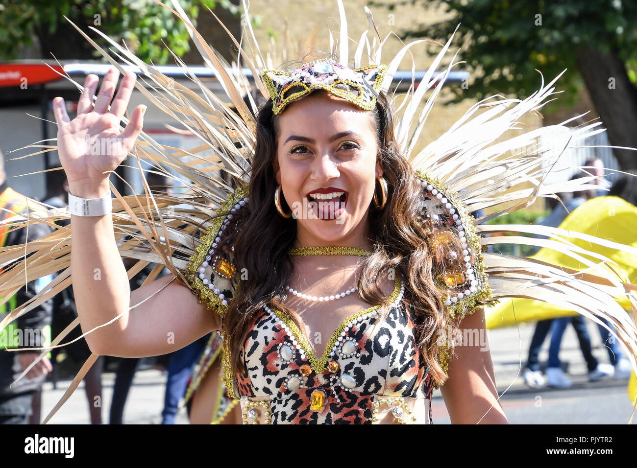 London, Großbritannien. 9. September 2018. Hunderte von beobachten die Prozession der jährlichen Hackney Karnevalsumzug 2018 Am 9. September 2018, London, UK Bild Capital/Alamy leben Nachrichten Stockfoto