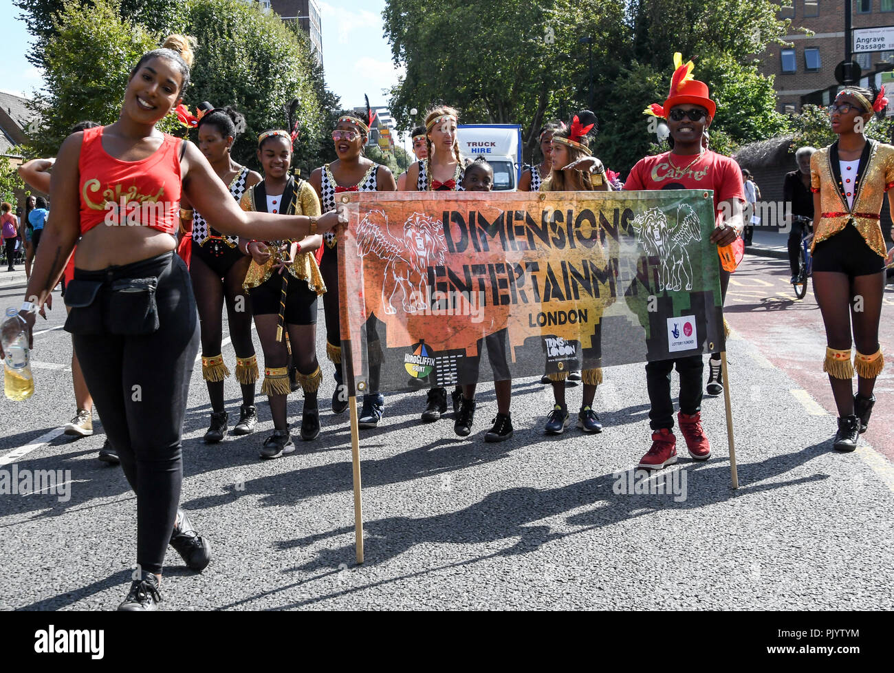 London, Großbritannien. 9. September 2018. Hunderte von beobachten die Prozession der jährlichen Hackney Karnevalsumzug 2018 Am 9. September 2018, London, UK Bild Capital/Alamy leben Nachrichten Stockfoto