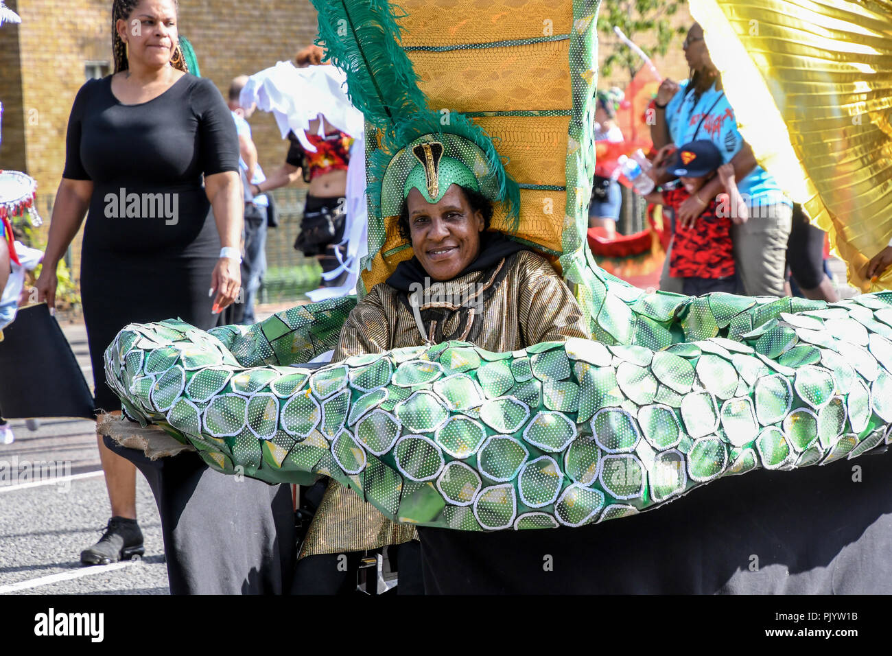 London, Großbritannien. 9. September 2018. Hunderte von beobachten die Prozession der jährlichen Hackney Karnevalsumzug 2018 Am 9. September 2018, London, UK Bild Capital/Alamy leben Nachrichten Stockfoto