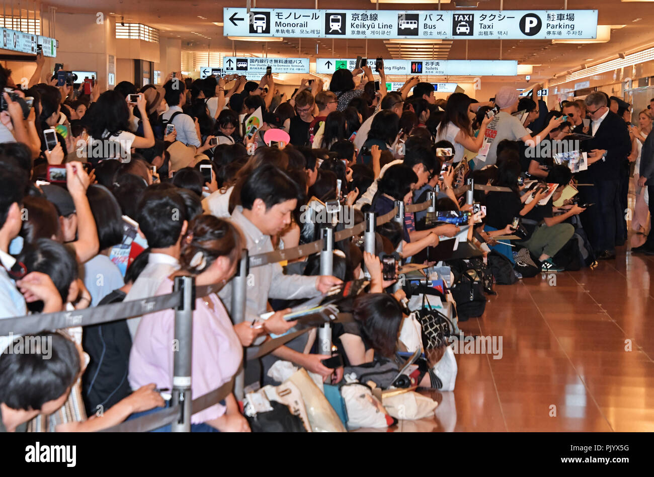 Christopher McQuarriel, Juli 17, 2018, Tokyo, Japan: Regisseur Christopher McQuarrie (R) kommt beim Tokyo International Airport in Tokio, Japan am 17. Juli 2018. Quelle: LBA/Alamy leben Nachrichten Stockfoto