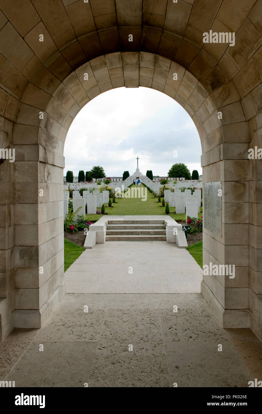 Die Tyne Cot Friedhof in Zonnebeke, Ypernbogens Schlachtfeldern, die Ruhestätte von 11,954 Soldaten des Commonwealth Kräfte (Belgien, 10/07/2009) Stockfoto