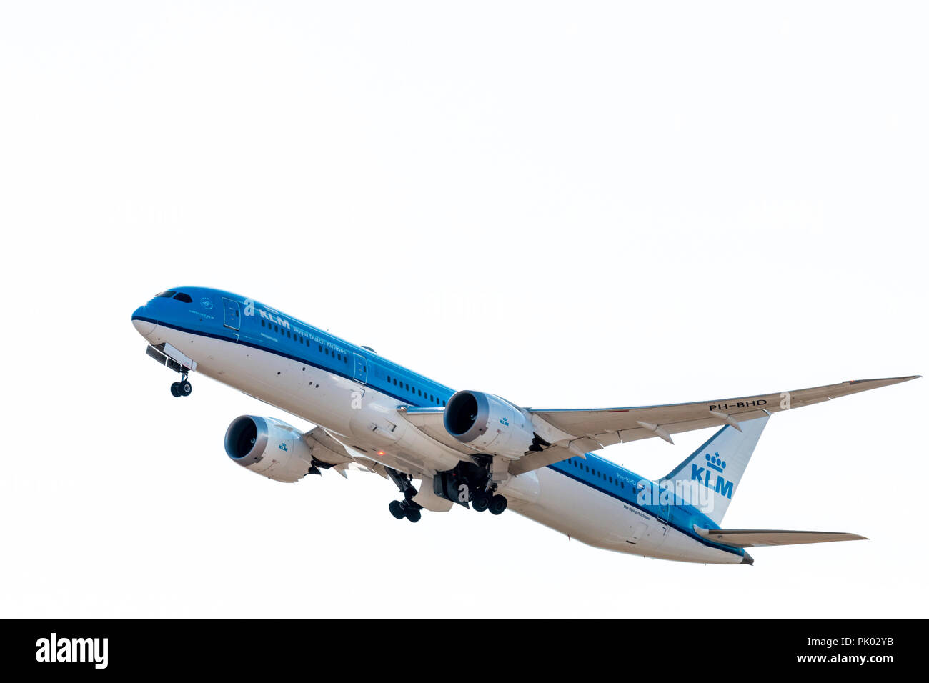 Japan, Osaka. Kansai International Airport. KIX, Boeing 787, PH-8 HD, KLM, Passenger Jet, die bei gutem Wetter. Stockfoto
