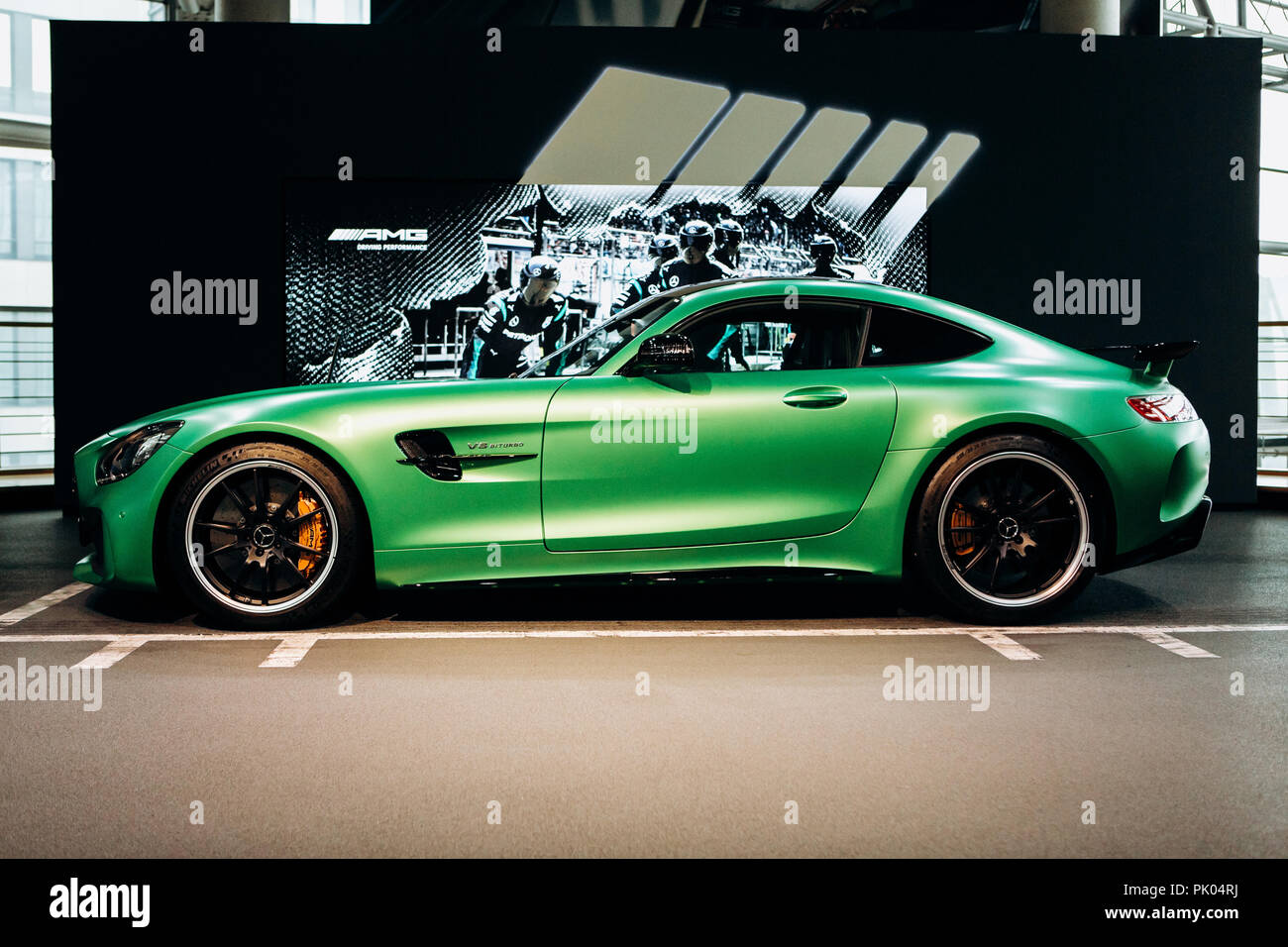 Berlin, 29. August 2018: Das neue sportliche moderne Mercedes-Benz AMG GT Turbo V8 ist in den offiziellen Mercedes-Benz Niederlassung in Berlin verkauft. Stockfoto