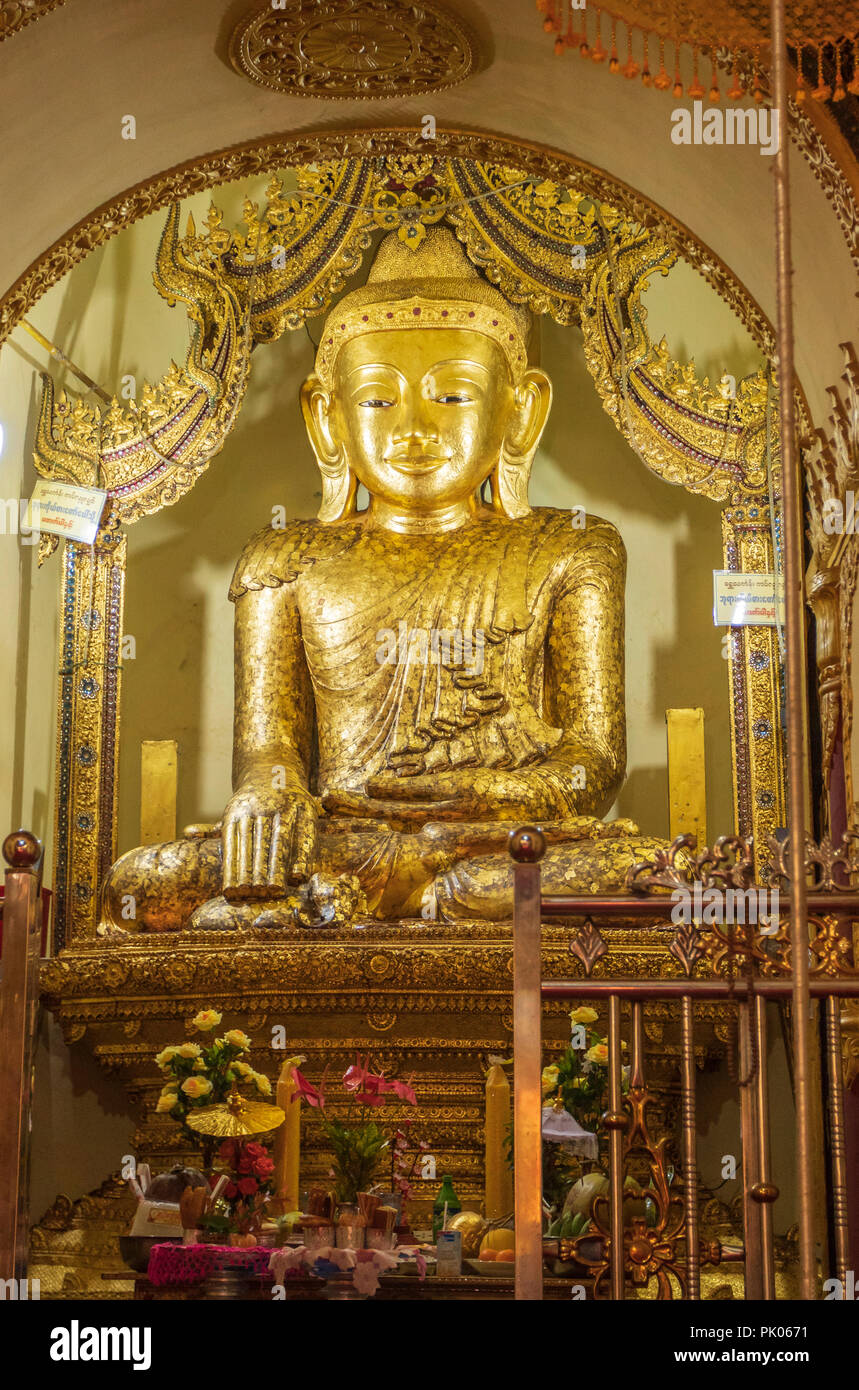 Buddha Statue im Tempel, Myanmar Stockfoto