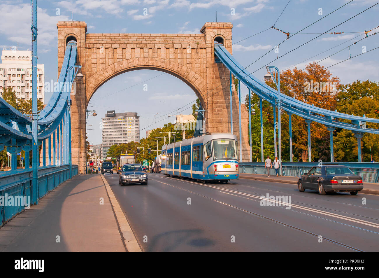 Wrolcaw, Polen. Grunwald Brücke (Most Grunwaldzki) zwischen 1908 und 1910 gebaut. Ursprünglich wurde die Brücke, die Kaiserlichen Brücke (kaiserbrücke), dann die Brücke der Freiheit (Freiheitsbrücke) Stockfoto