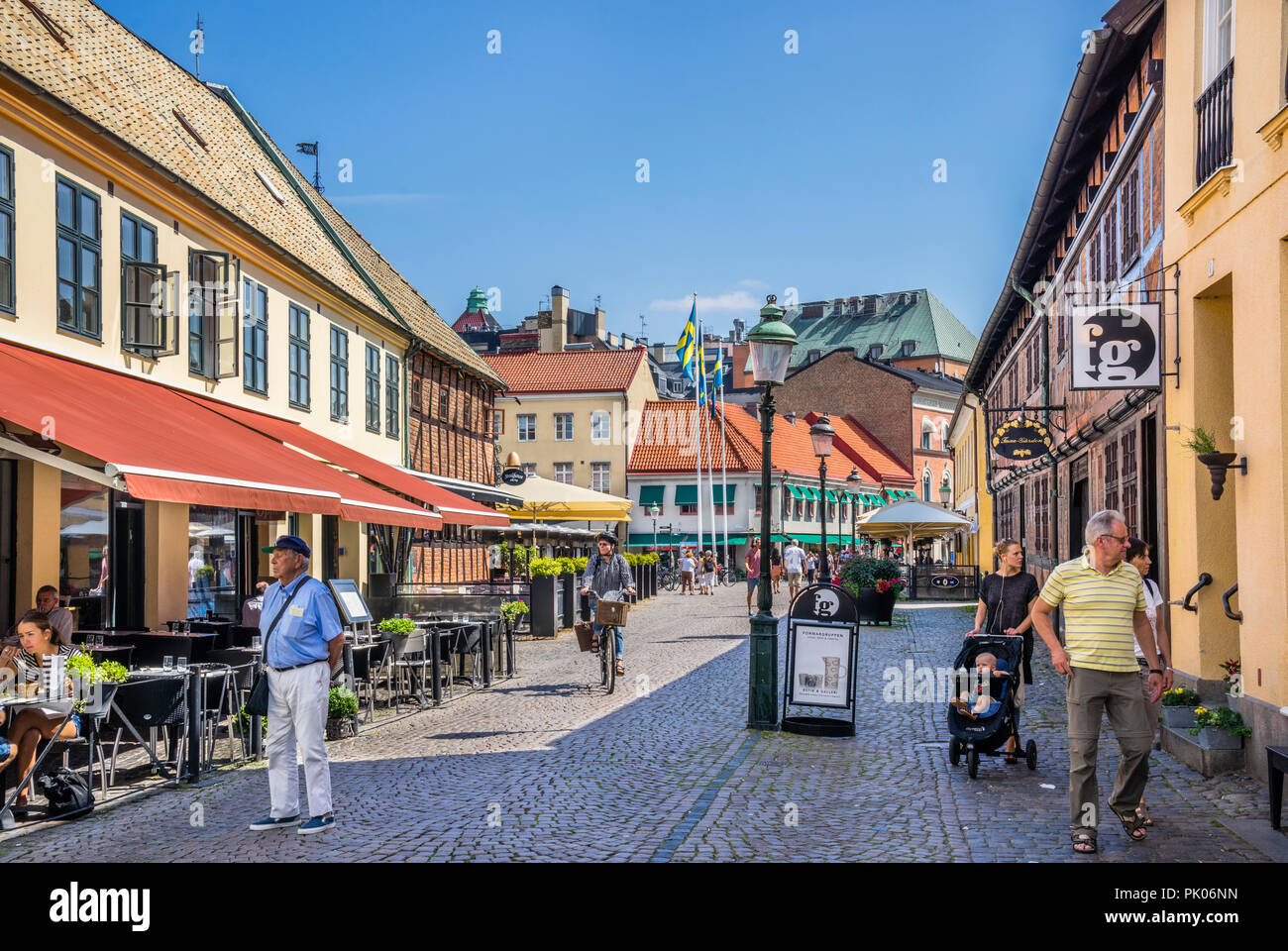 Alte Fachwerkhäuser an Larochegatan, Lila Torg, kleinen Platz in der historischen Altstadt von Malmö, Scania, Schweden Stockfoto